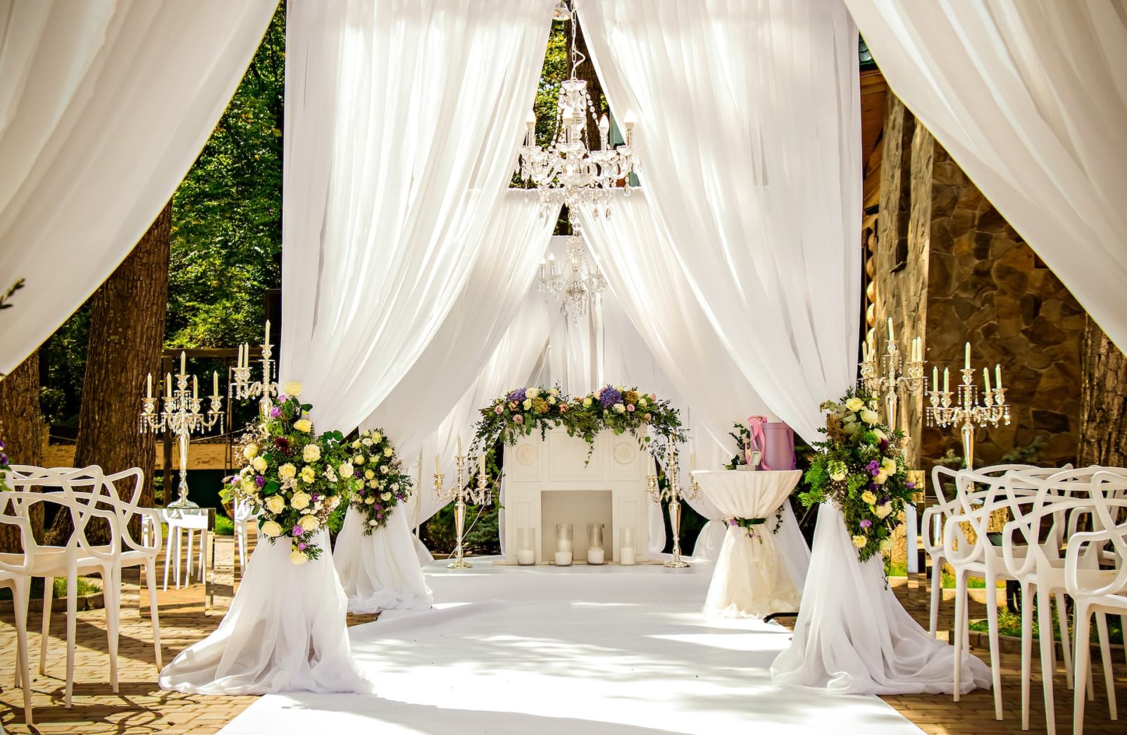 Decorating an Outdoor Wedding Reception