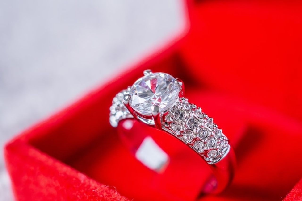 engagement diamond ring red jewelry gift box 293060 1504