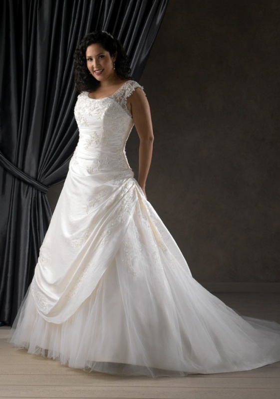 plus-sized women wedding dress