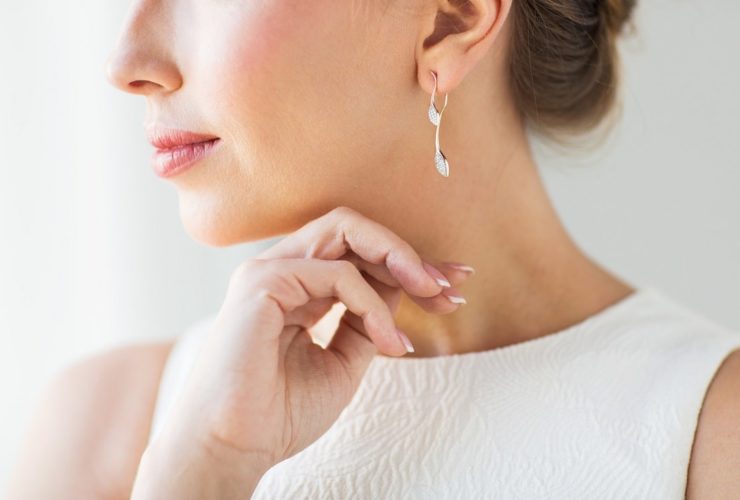 Why do Women Love to Wear Diamond Earrings-min